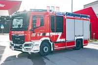 ZIEGLER HLF 10 to the fire department of Weng
