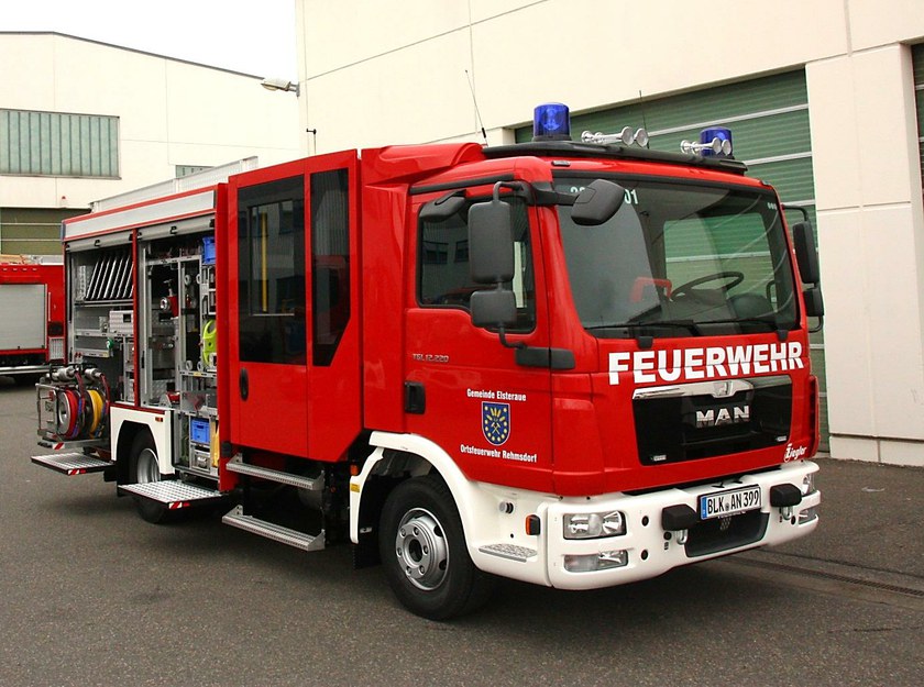 https://www.ziegler.de/mediadatabase/news/2016/newsinfos2016/news/news_fahrzeuguebergaben_ff-elsteraue_hlf10_ff_20160423/news_fahrzeuguebergaben_ff-ffw-elsteraue_seitenansicht-schraeg-offen_hlf10_ff_20160423