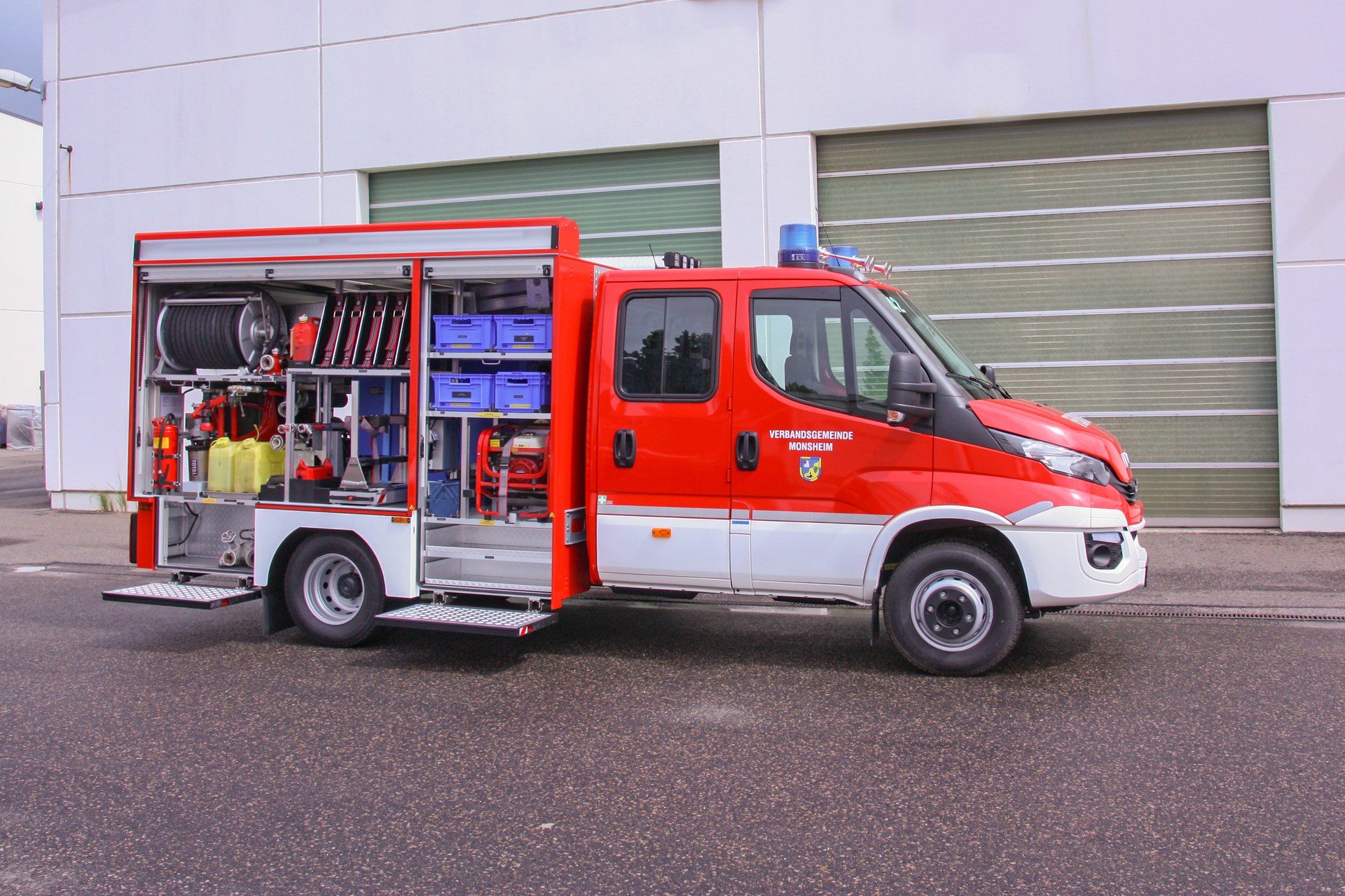 Tsf-W : Tragkraftspritzenfahrzeug mit Wasser TSF-W - Ortsfeuerwehr ... : Dieses fahrzeug war ein wunsch der feuerwehren, dass es künftig kein löschfahrzeug ohne löschwasservorrat geben sollte.