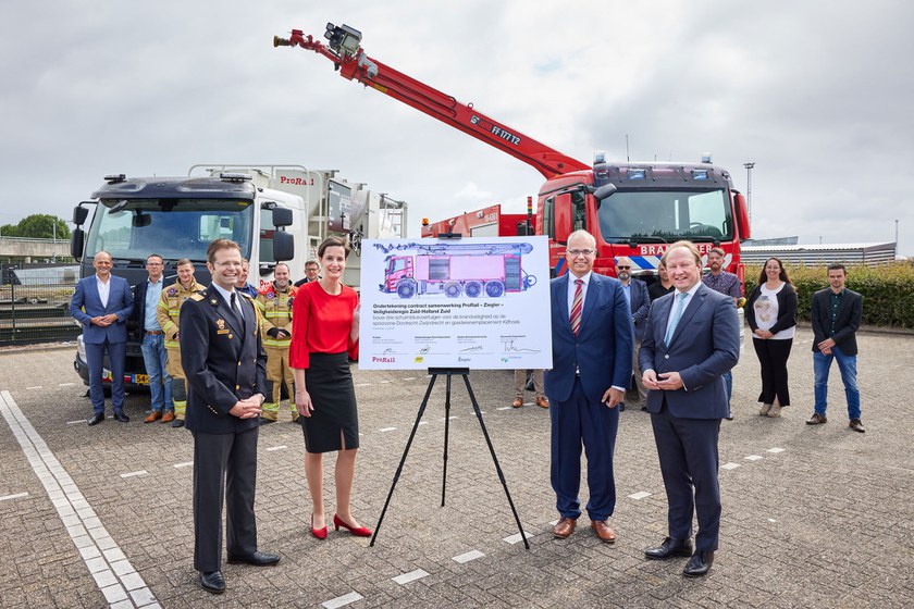 https://www.ziegler.de/mediadatabase/news/2022/press_releases_2022/pressemitteilung-3-slf-eisenbahnzohne-dordrecht-zwijndrecht/220707-vertragsabschluss-web.jpg