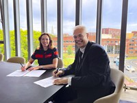 250724 Vertragsunterzeichnung